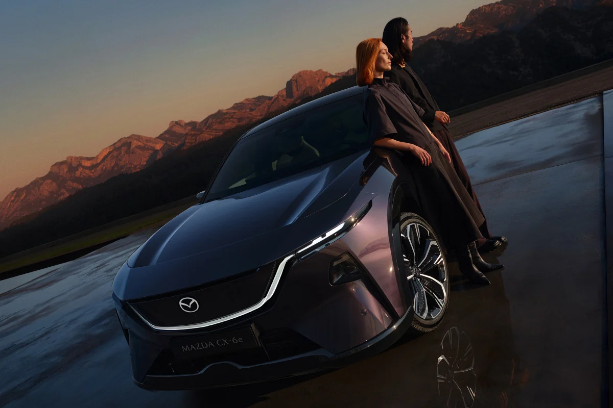 Mazda CX-6e GT official vehicle view 1